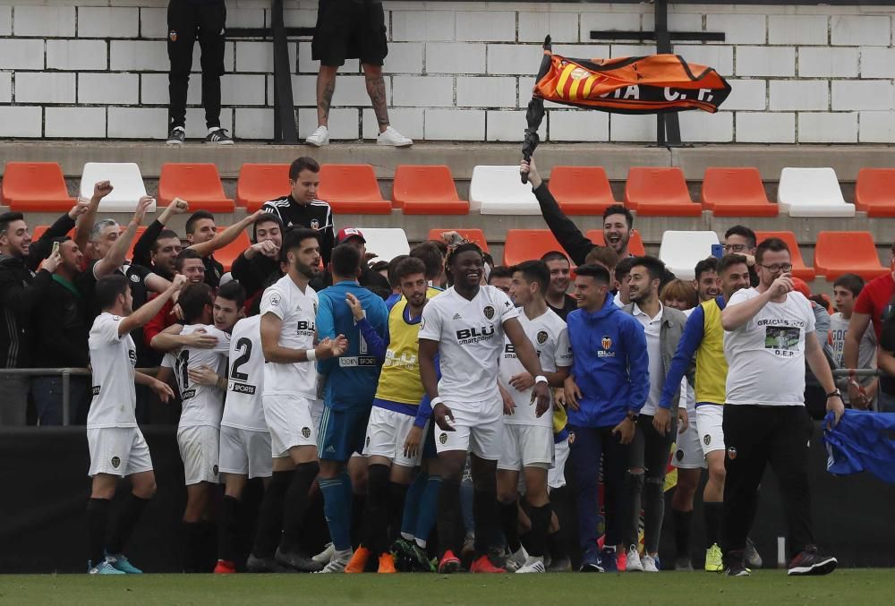 El filial valencianista salva la categoría en el último partido