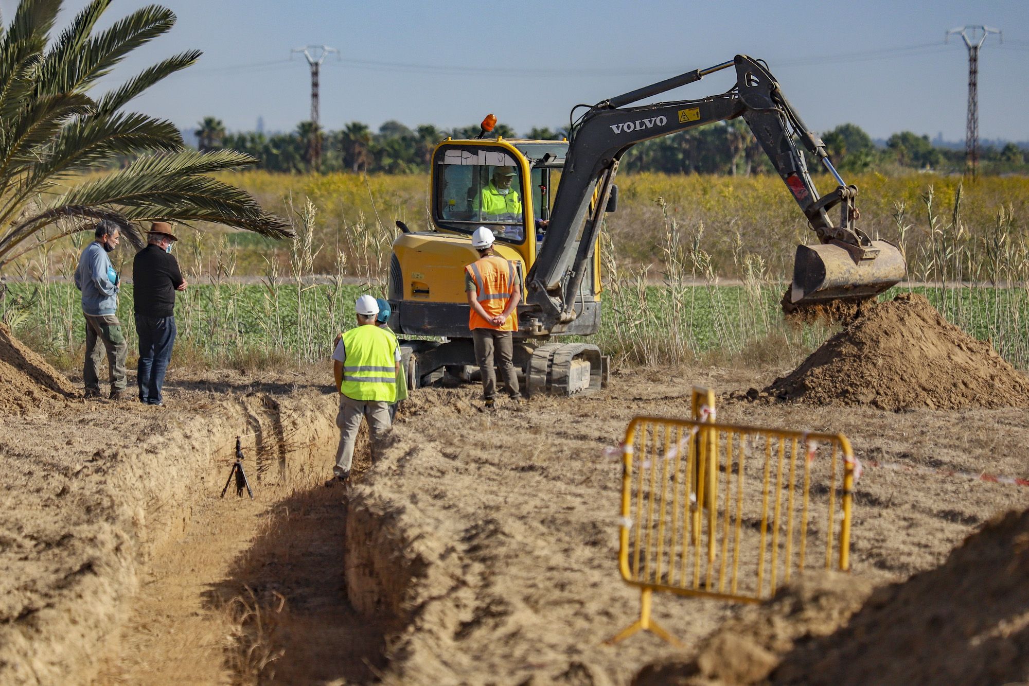 Excavaciones en el campo de concentración de Albatera para localizar una fosa común