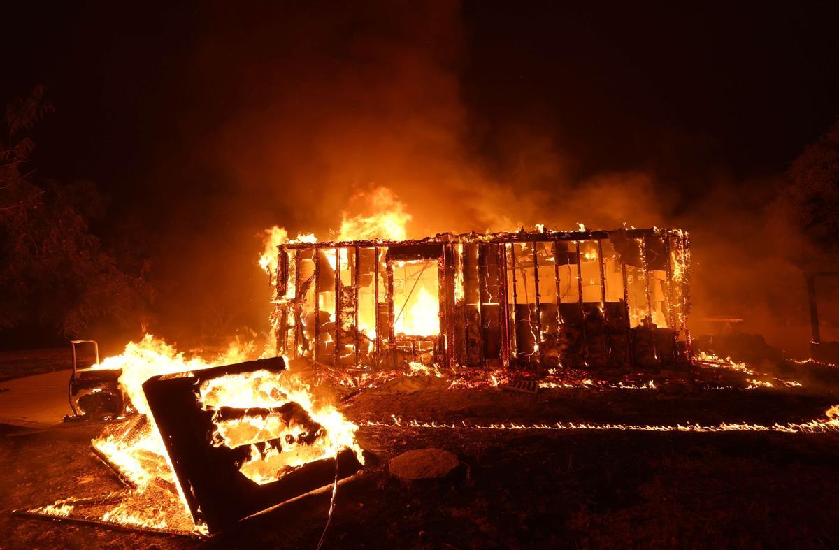 Otro devastador fuego en Mariposa (California) se acerca al parque de Yosemite