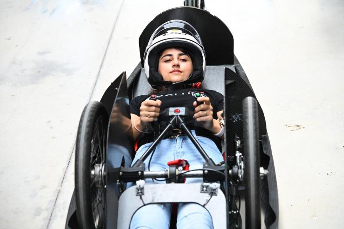 El equipo de la UMH de Elche cuenta con la experiencia de la piloto Eva Guerrero, estudiante de Ingeniería Mecánica que repite a los mandos del vehículo