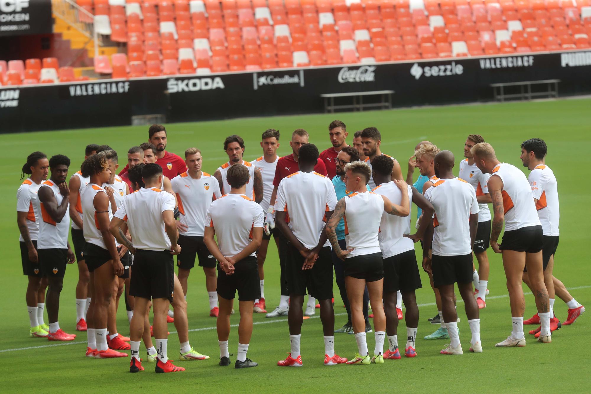 Sesión en Mestalla con Maxi Gómez y Alderete