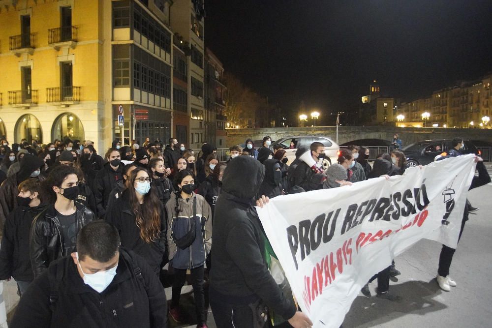 Unes 150 persones es manifesten a Girona sota el lema «Prou repressió, antiavalots dissolució»
