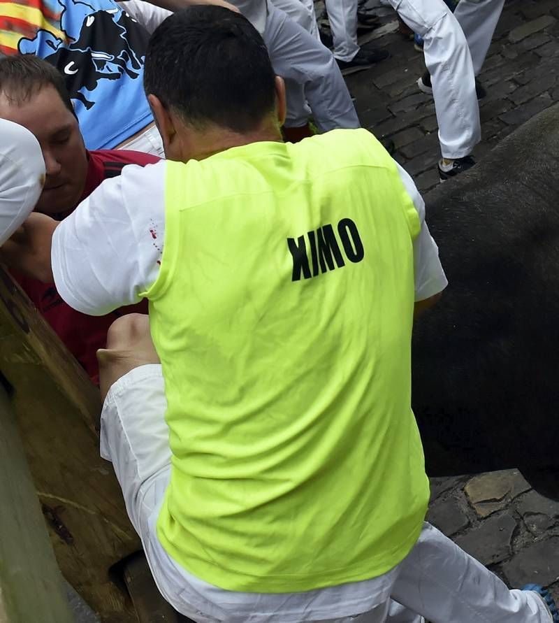 Fotogalería del quinto encierro de San Fermín