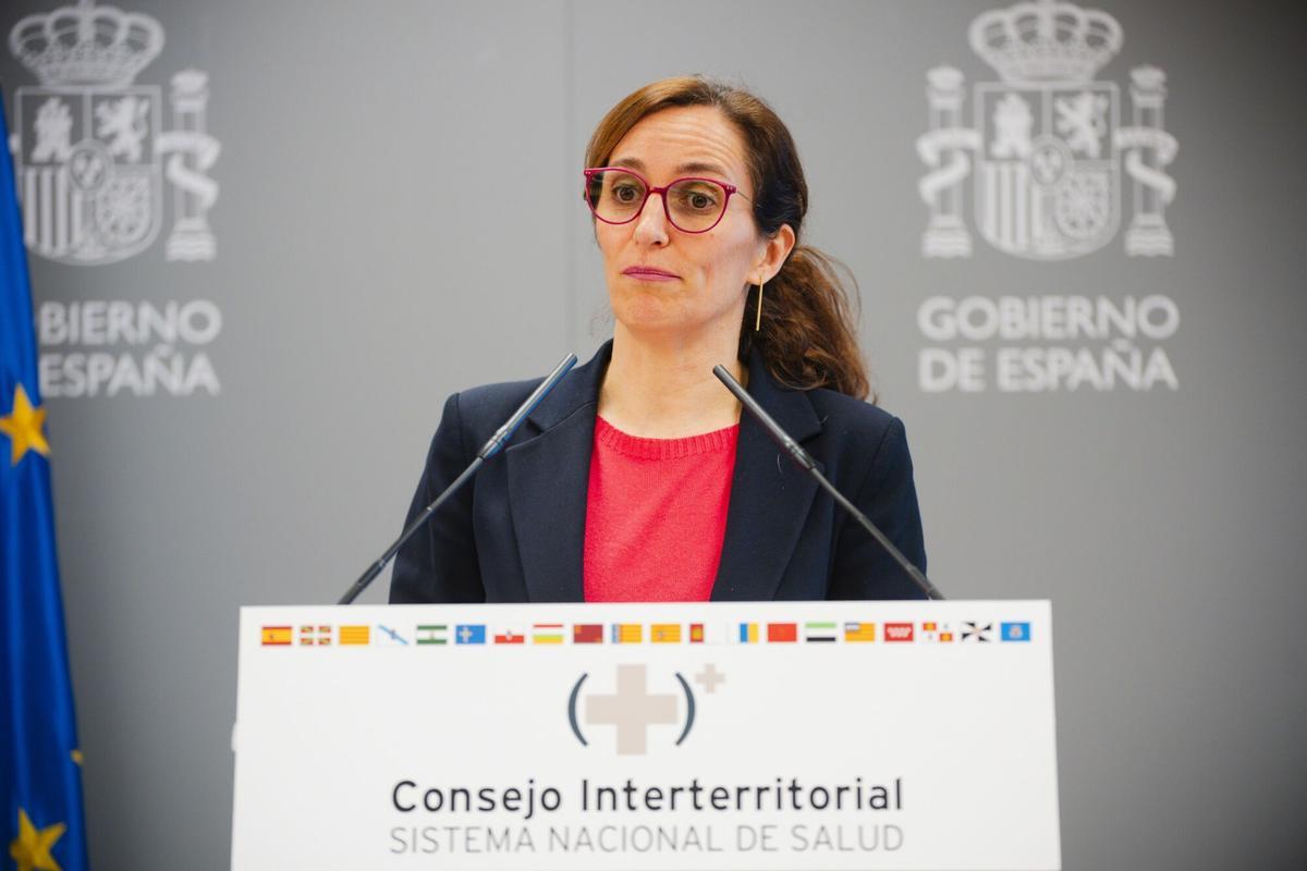 La ministra de Sanidad, Mónica García, en una rueda de prensa en motivo de las huelgas de personal médico en distintas comunidades autónomas el pasado 27 de marzo (archivo)
