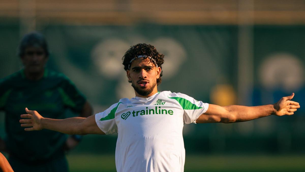 Ez Abde regresa de forma parcial a los entrenamientos del Betis