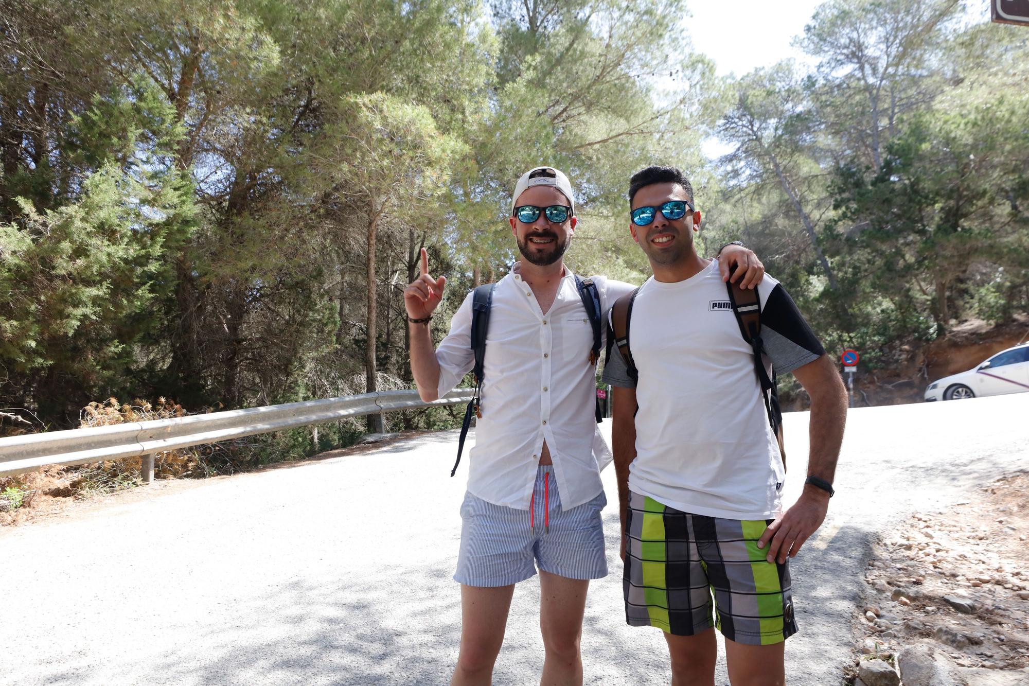 Primer día del servicio de autobús a Cala Salada