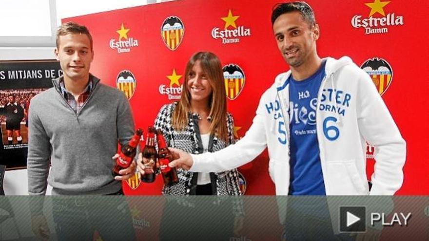 Jonas y Canales presentan la nueva promoción.