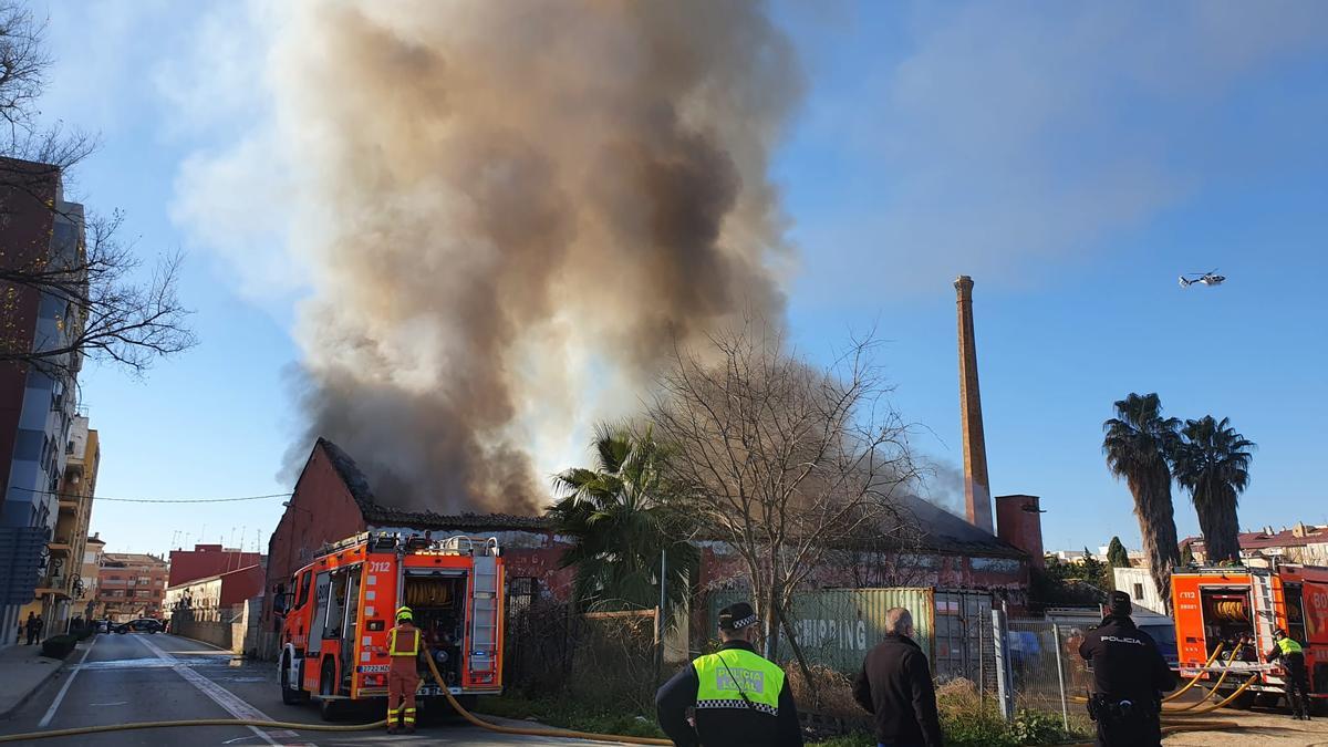 Incendio en un almacén de Aldaia