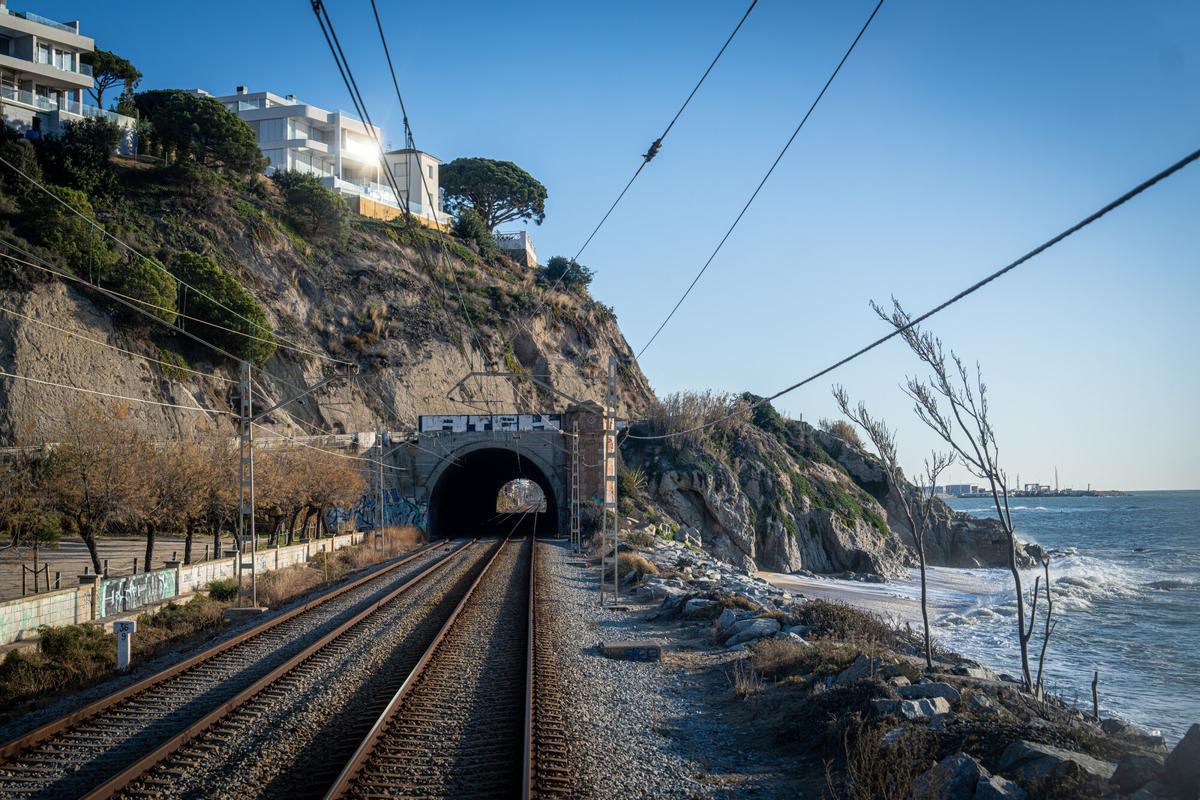 El trazado de la R1, entre Arenys de Mar y Caldes d'Estrac.