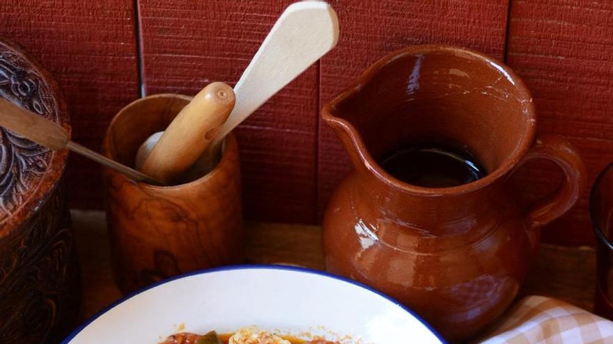 Queso frito con pimiento y tomate a la murciana