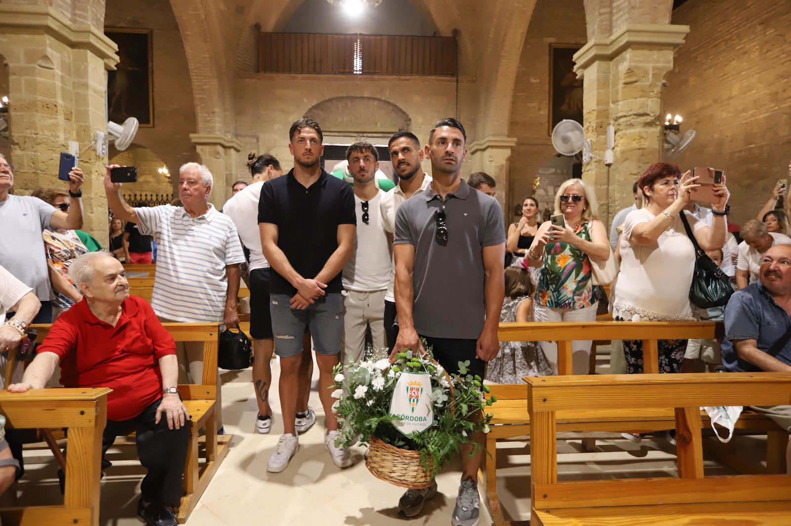 La ofrenda del Córdoba CF a la Virgen de la Fuensanta, en imágenes