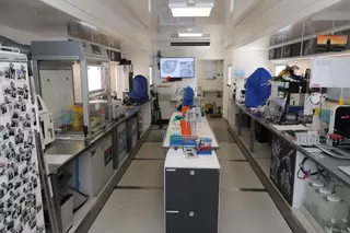 Niko Leisch, jefe del Laboratorio Móvil del EMBL: «La Ría de Vigo es un laboratorio biológico fascinante»