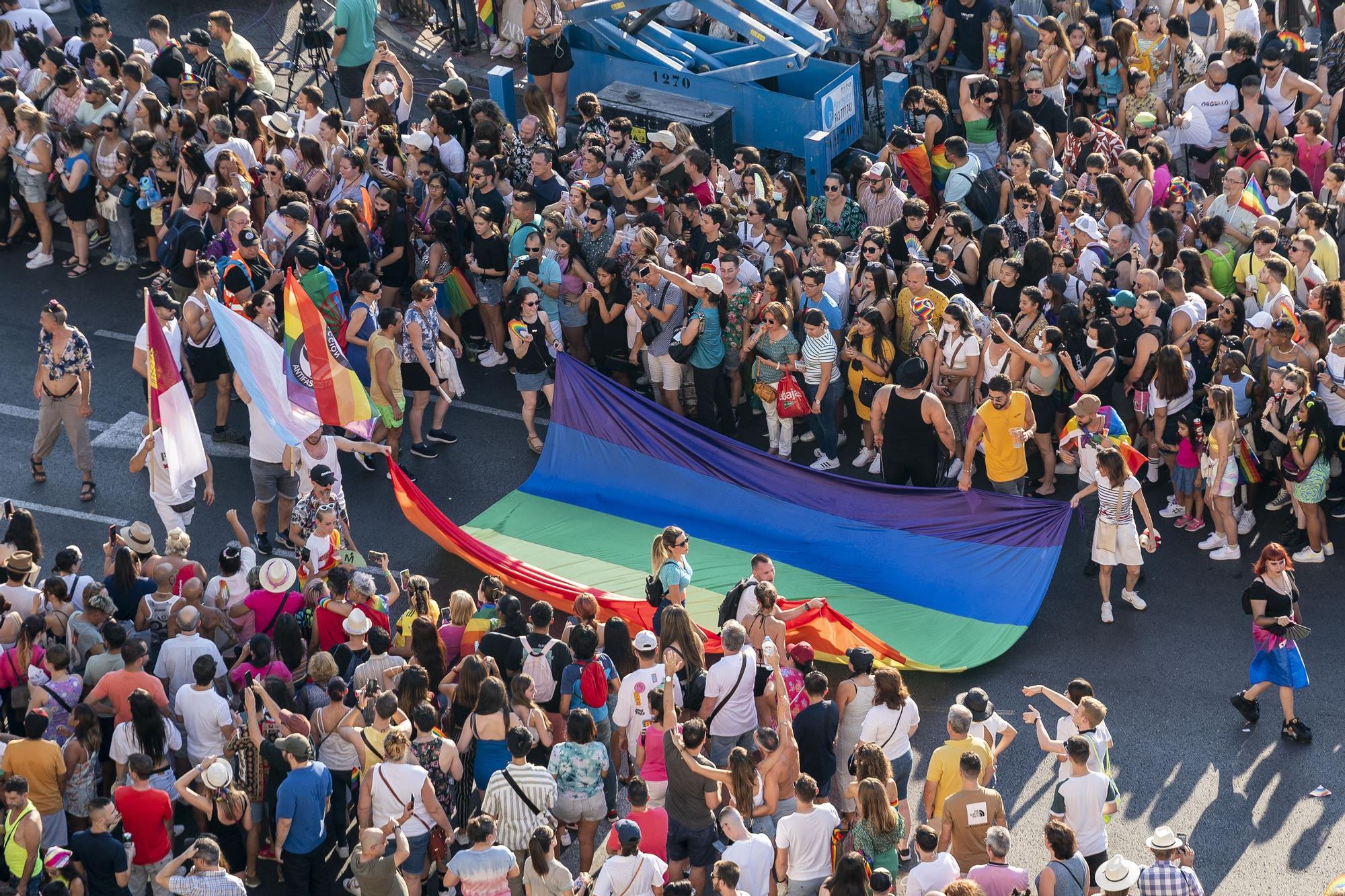 Vistas desde el Ayuntamiento de Madrid de los asistentes de la manifestación por el Orgullo LGTBIQ+.