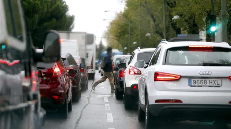 Las lluvias y tormentas complican el tráfico en Cuenca, Valencia y Alb