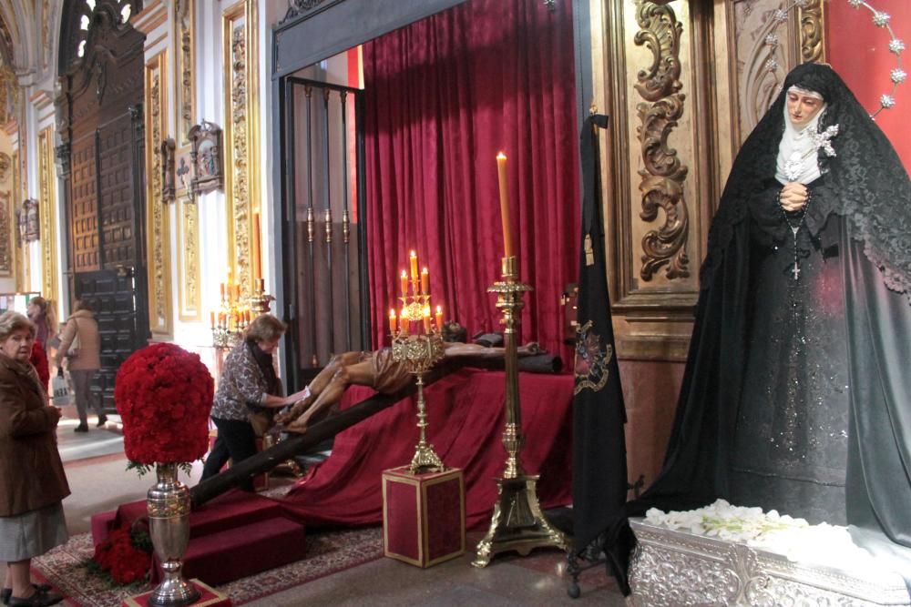 Besapié magno organizado por las cofradías de Málaga.