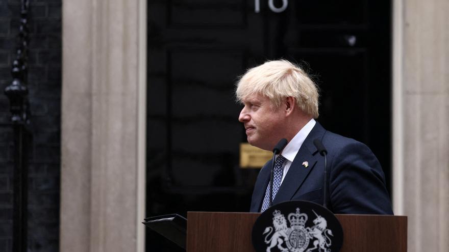 Boris Johnson dimite y nombra un Gobierno provisional