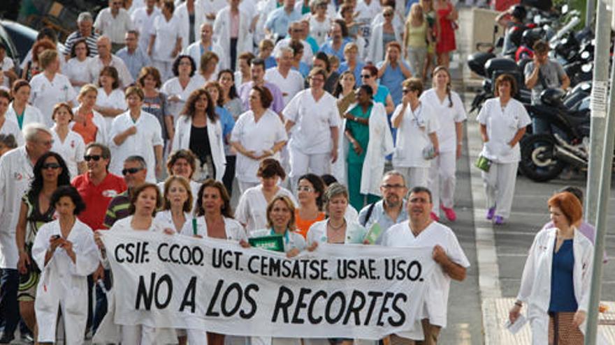 Protesta por los recortes sanitarios en el Hospital General Universitario de Alicante.