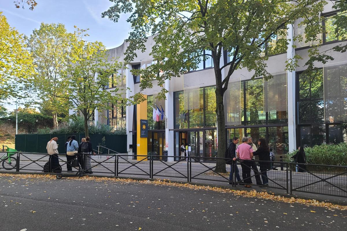 El instituto Elisa-Lemonnier de París es uno de edificios infectados por una plaga de chinches y buena parte del alumnado y profesorado rechazan asistir a la escuela