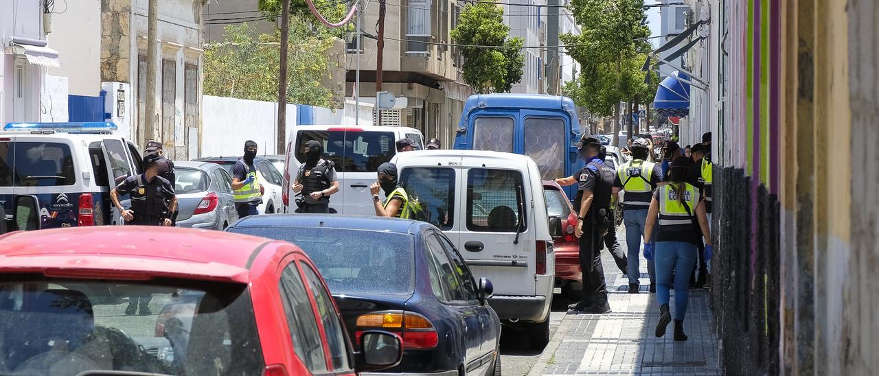 Redada antidroga en la calle Molino de Viento