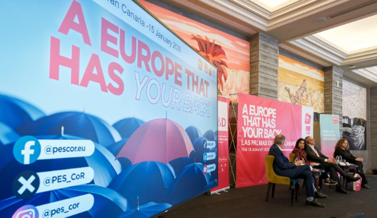 Fernando Sampedro, Carolina Darias, Luca Menesini e Iratxe García, este jueves en el Hotel Santa Catalina.