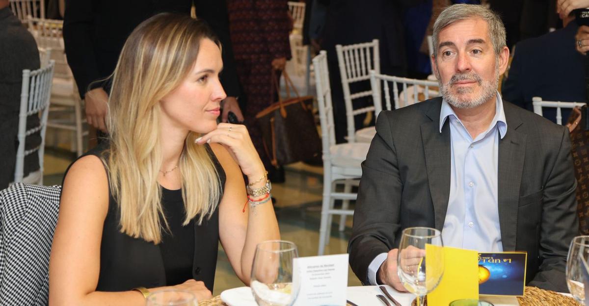 María Fernández, candidata al Cabildo de Gran Canaria por Coalición Canaria, junto a Fernando Clavijo, senador por el mismo partido político. | | ACFI