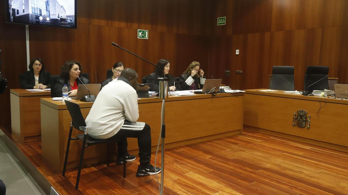 Bobo Keita, este martes, en el banquillo de los acusados de la Audiencia Provincial de Zaragoza.