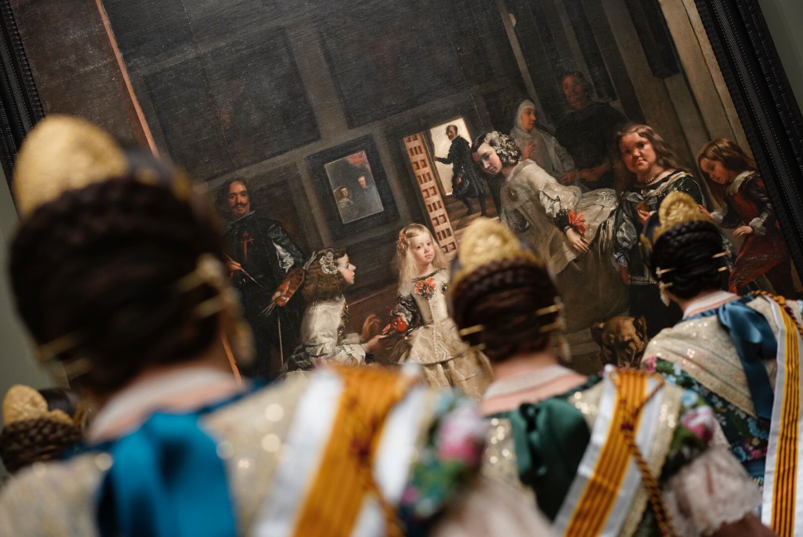 Las Fallera Mayor y su corte visitan el Museo del Prado