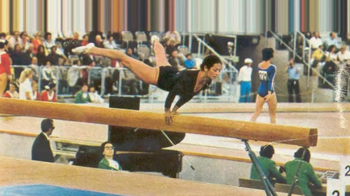 La gimnasta Pepita Sánchez, sobre la barra de equilibrios en las Olimpiadas de Múnich de 1972.