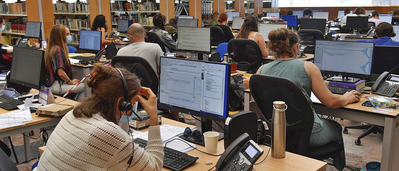 Sala de rastreadores de casos Covid en la capital grancanaria. | | JUAN CASTRO