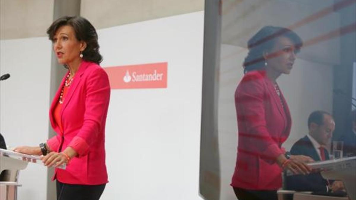 Ana Botín, presidenta del Santander, en la rueda de prensa que ofreció ayer.