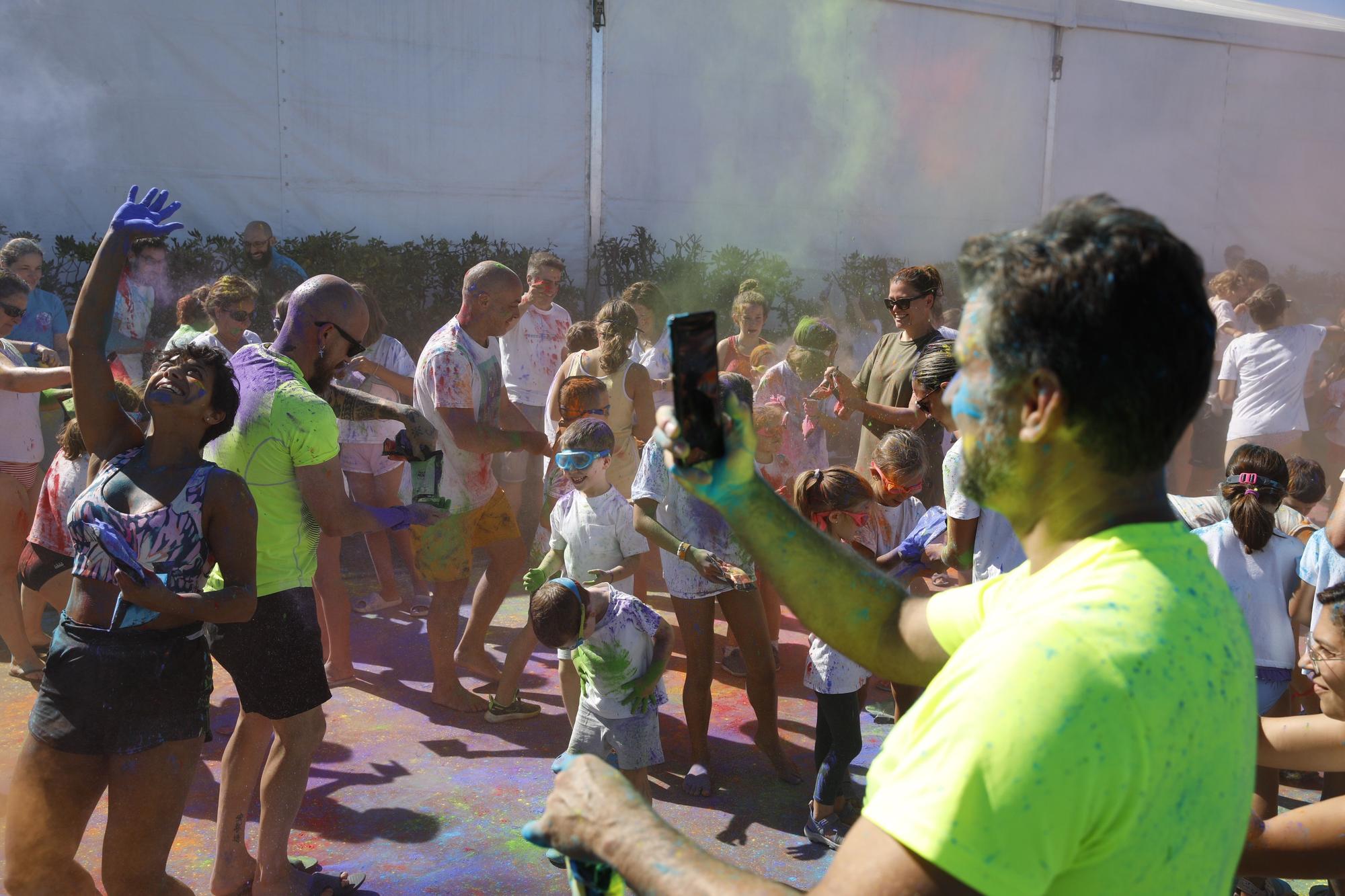 "Holi party" en el club de natación Santa Olaya de Gijón