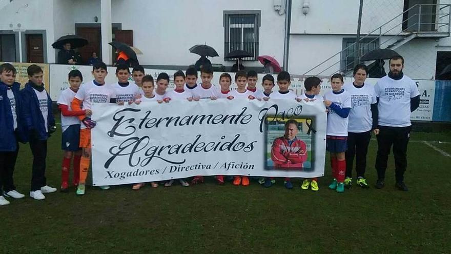 El fútbol homenajea al fallecido presidente del Barres