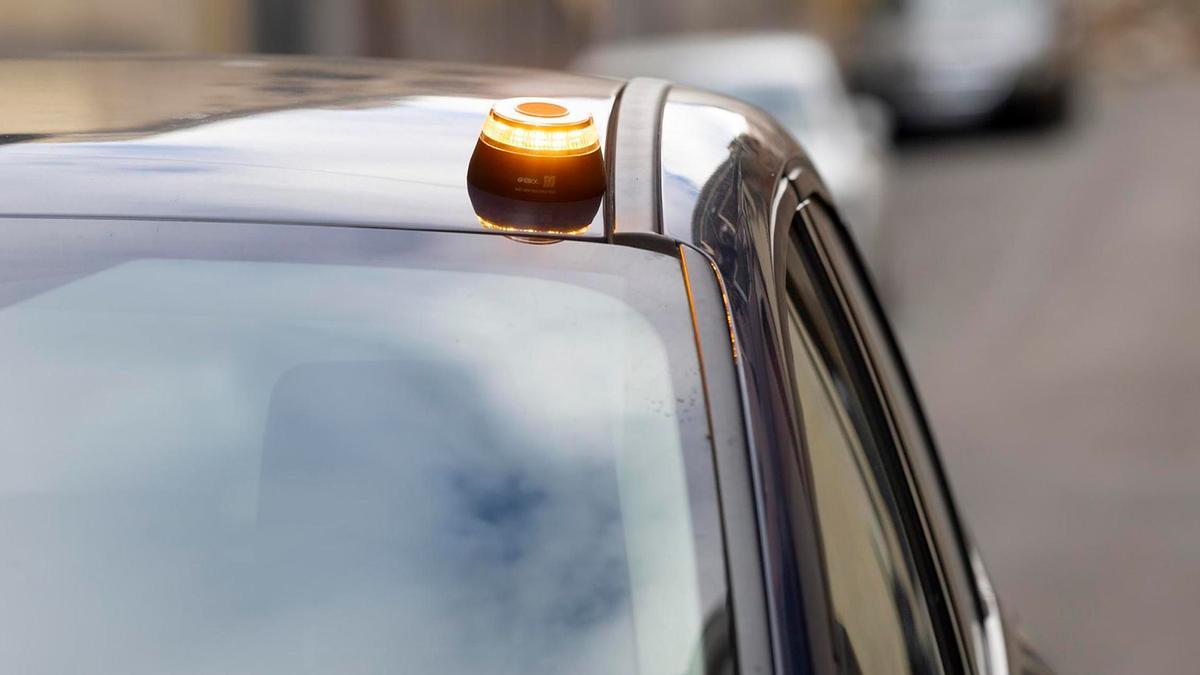 Multado por no poder colocar la baliza V-16 en el punto más alto por padecer una discapacidad física: "Situaciones de discriminación"