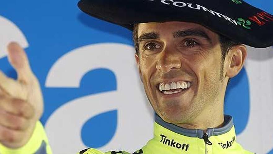 Alberto Contador celebra su victoria en Eibar.