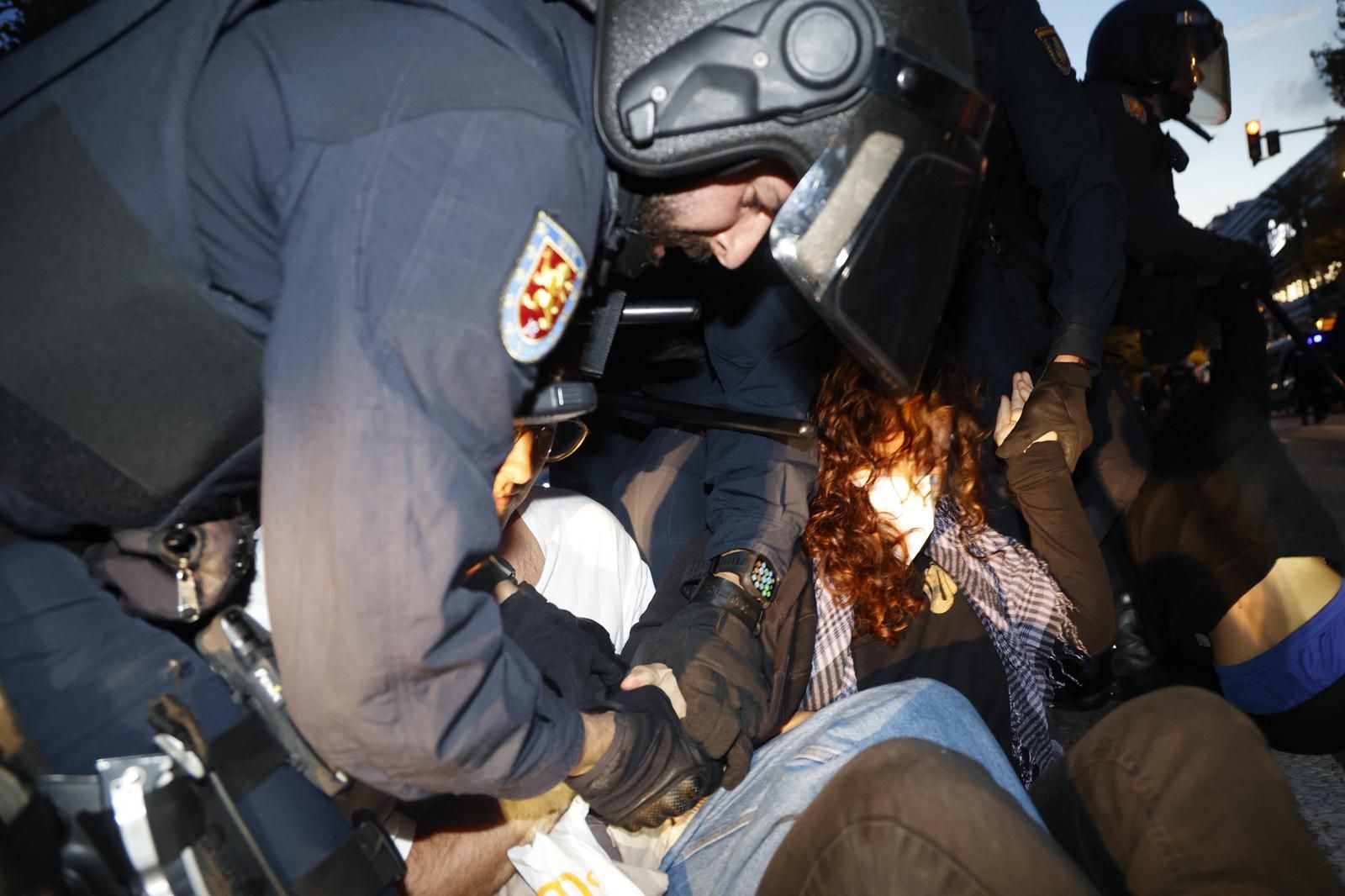 El Roig Arena se blinda para el partido entre el Valencia Basket y el Hapoel Tel Aviv
