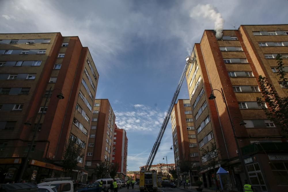 Espectacular incendio en Avilés