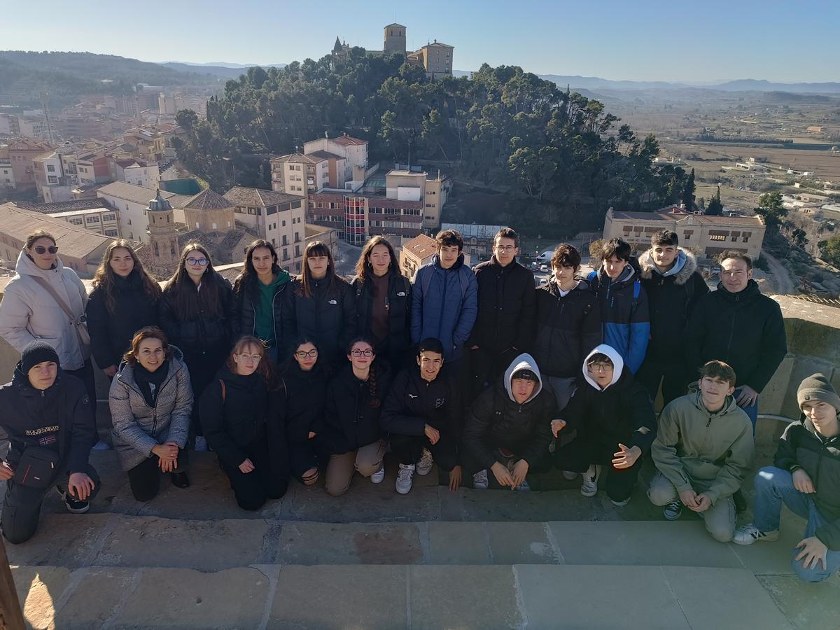 Los estudiantes italianos en una de sus visitas culturales por el Matarraña.