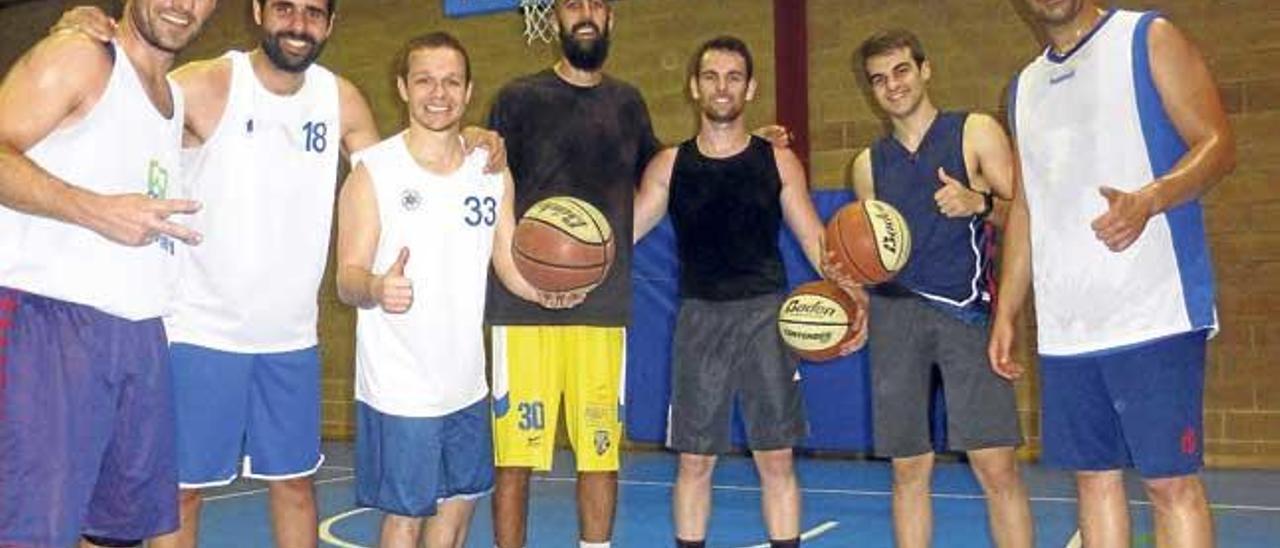 Los jugadores del Sakana Calvià que entrenaron el pasado jueves, tras conocerse el ascenso.