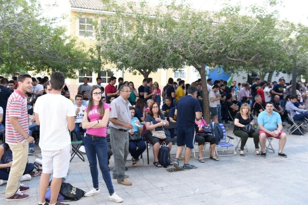 Los aficionados del UCAM lo celebran desde la universidad