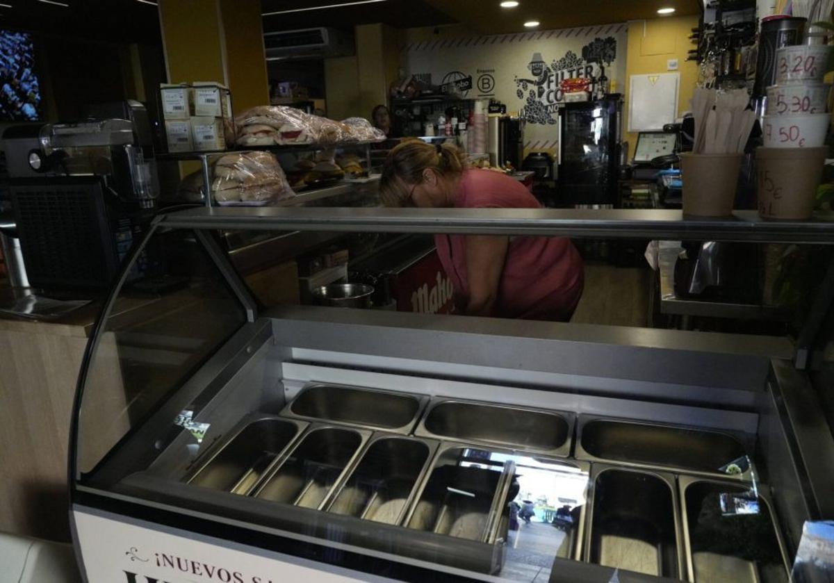 Helados agotados en la cafetería San Juan.