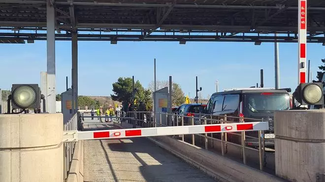 Vídeo | Tallada l'autopista a la Jonquera per la protesta dels agricultors francesos