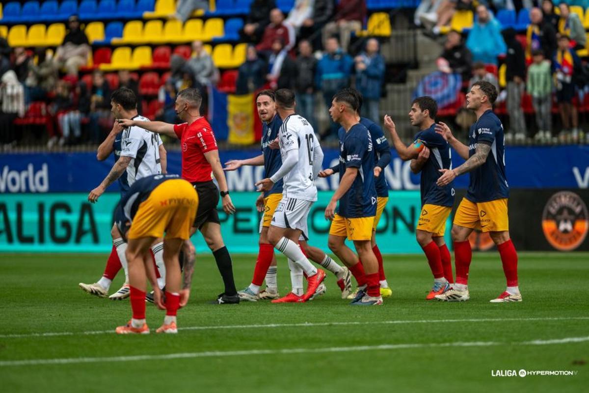 El aragonés Alonso de Ena Wolf, durante el partido entre el Andorra y el Albacete.