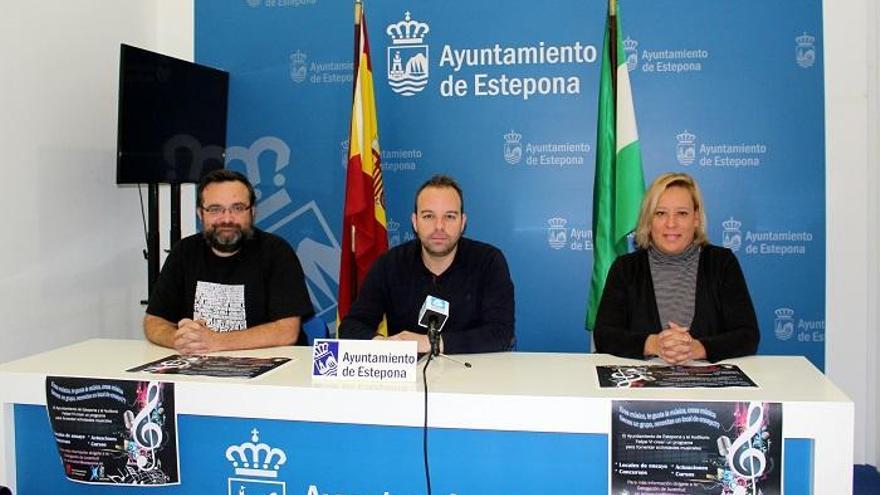 El concejal de Juventud y Deportes, Adrián Trujillo y el director del Auditorio Felipe VI, José María Asensi