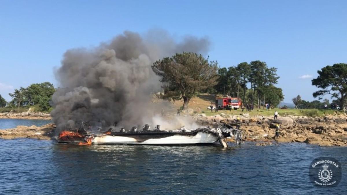 Recibe el alta el matrimonio de Mataró herido tras el incendio de un catamarán en O Grove