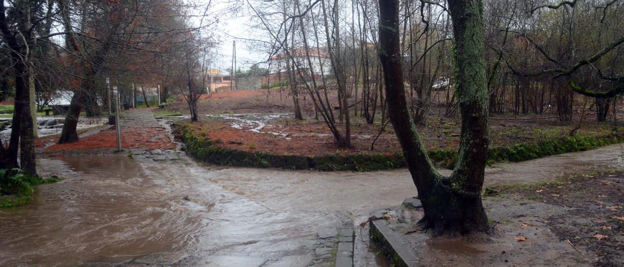 El parque de A Coca, recientemente inundado.