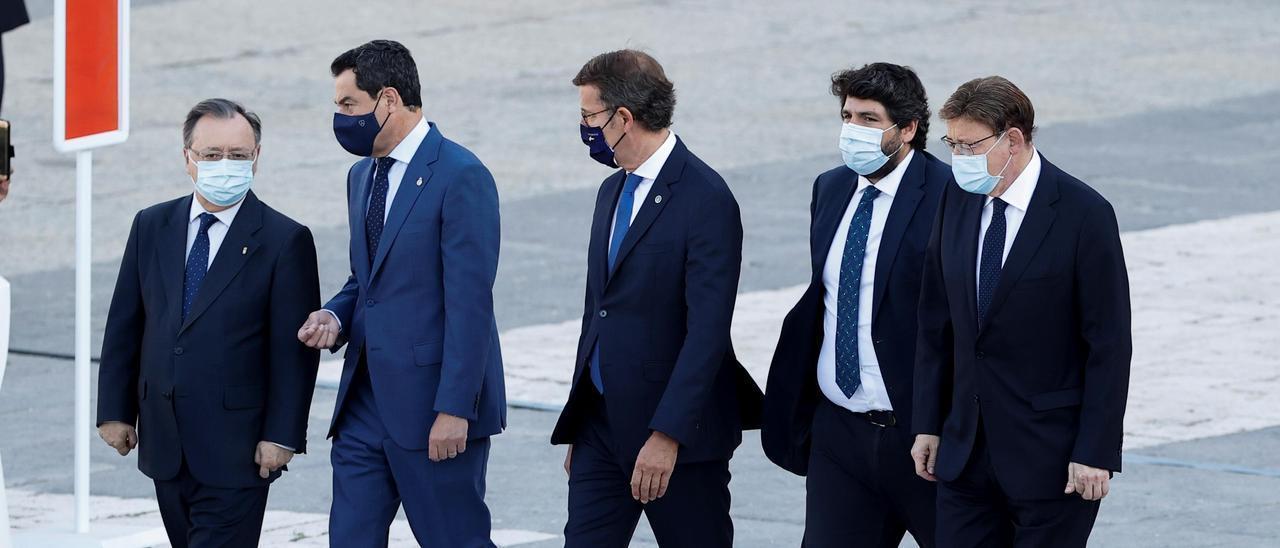 Puig, junto a Moreno Bonilla (Andalucía), López Miras (Murcia) y Núñez Feijóo en el homenaje a las víctimas de la covid. CHEMA MOYA/EFE