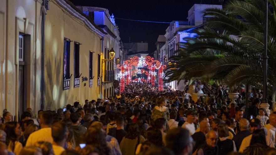 Fervor en Tenerife con los encendidos navideños: La Orotava se suma a Santa Cruz y La Laguna y congrega a 20.000 personas