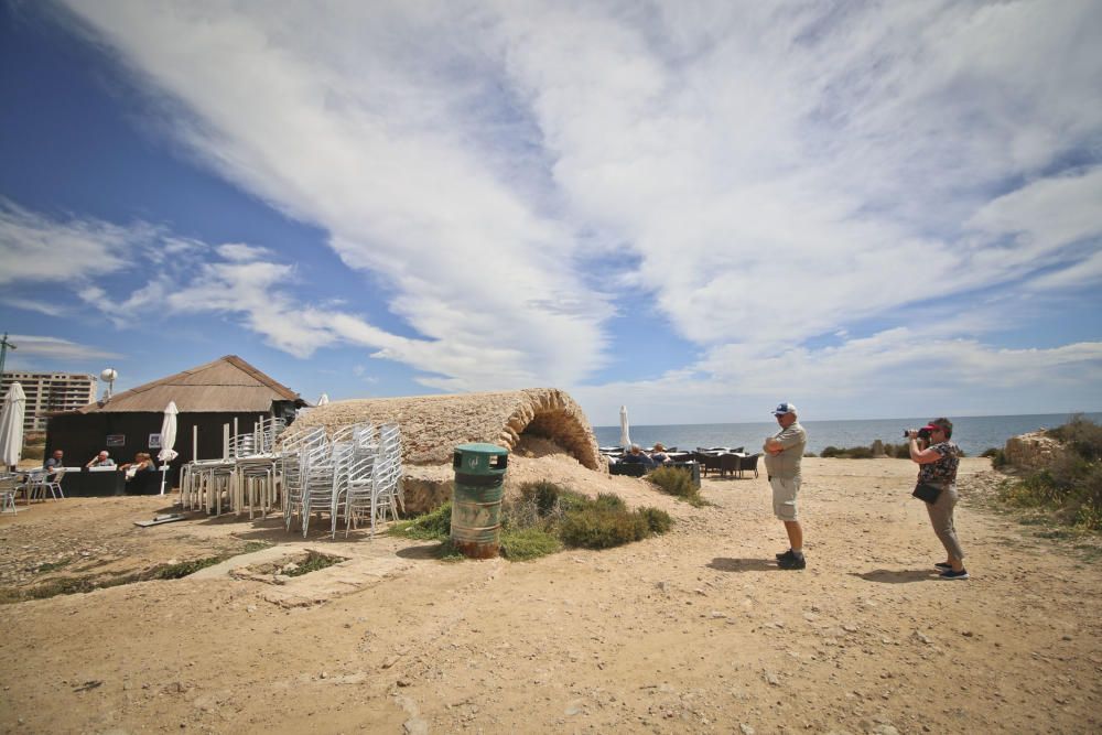 Restos del cuartel de carabineros ocupado por un chiringuito en Punta Prima de Torrevieja