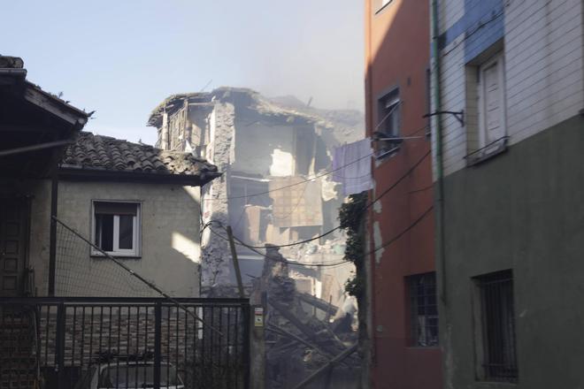 EN IMÁGENES: Explosión de gas en un edificio de viviendas en Mieres