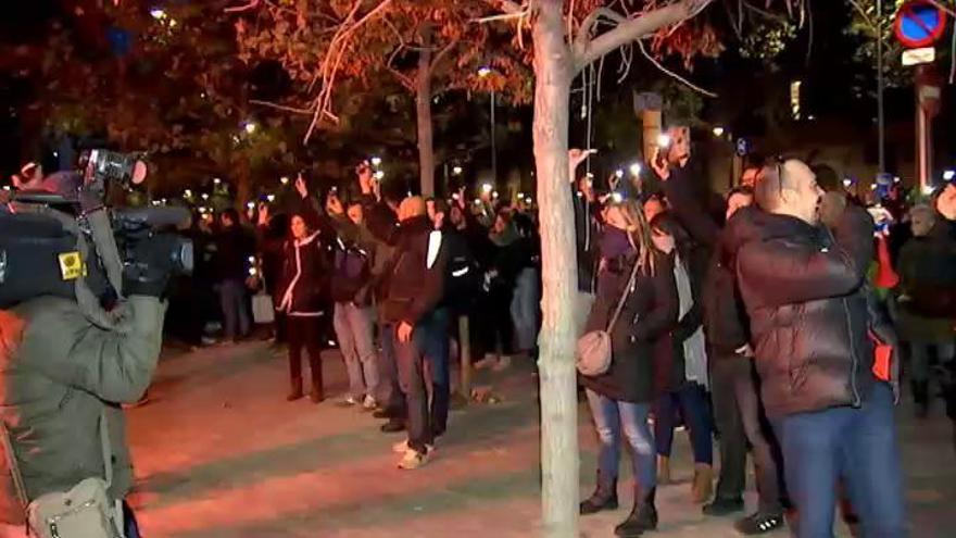 Unos 200 Mossos se concentran frente a la Consellería de Interior